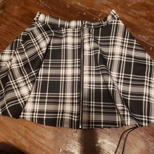 Hot Topic Black and White Plaid A-Line  Skirt Has Pockets! #gothic #grunge